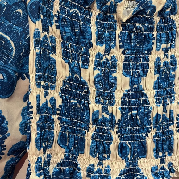 Trendy tiered dress with shirred bodice and sleeve ties L - Picture 3 of 3